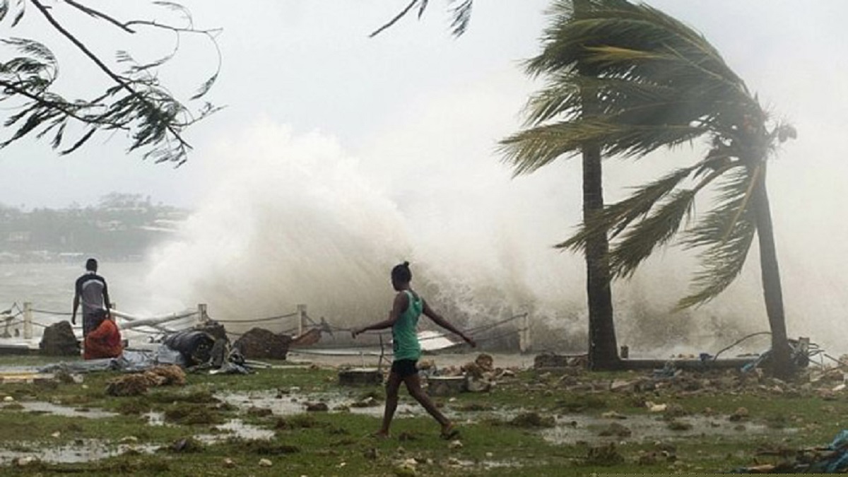 Cyclone alert! East coast braces for landfall with wind speeds likely to be 90 kmph; NDRF keeps vigil