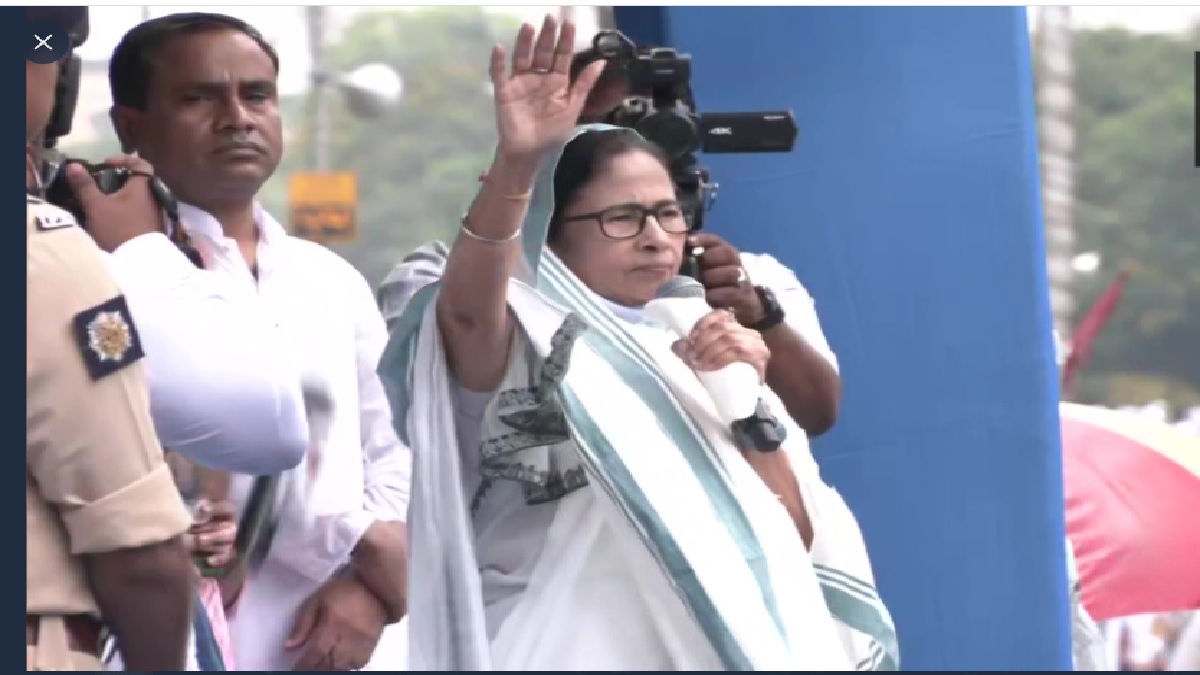 Mamata Banerjee targets Centre at Eid prayer meeting