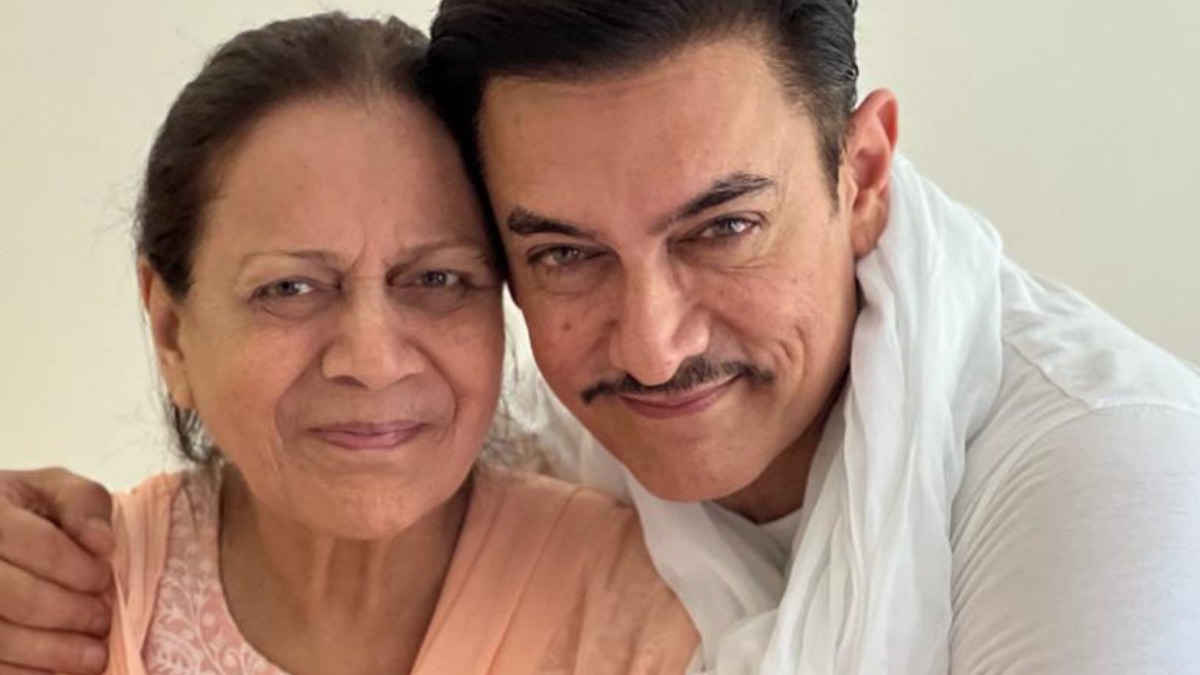 Aamir Khan poses with his beloved mother & family on Mother's Day | PICS