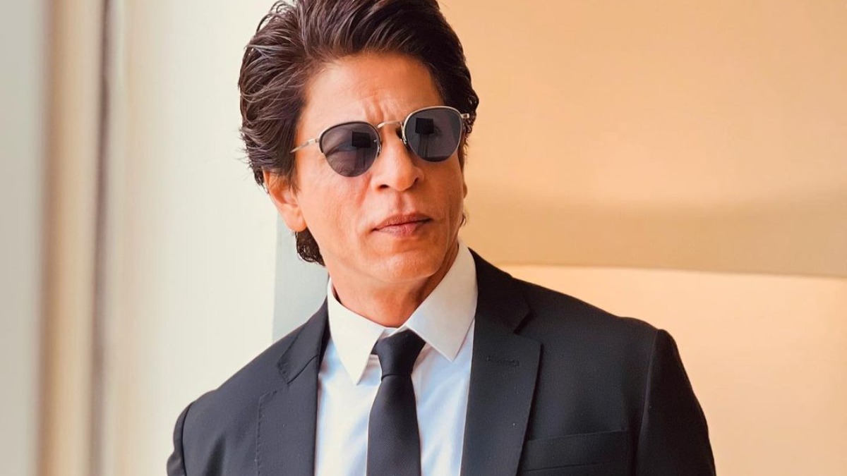 51 going on 21: Shah Rukh Khan defies age with his street style swag for  Jab Harry Met Sejal – View pics - Bollywood News & Gossip, Movie Reviews,  Trailers & Videos at Bollywoodlife.com