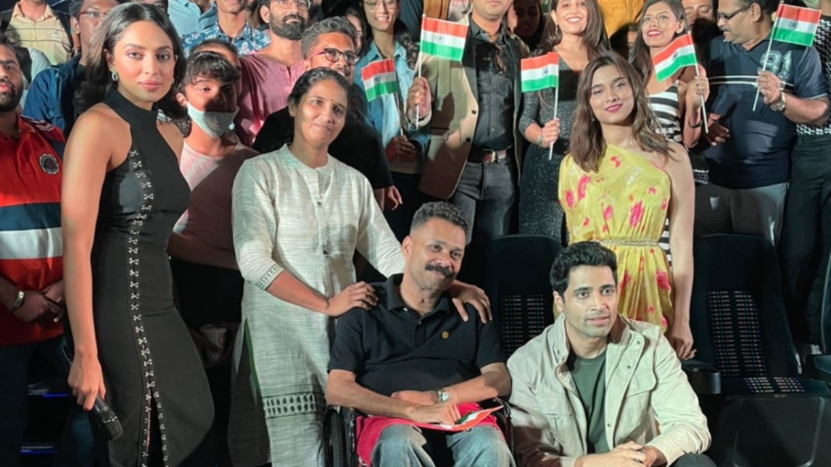 Adivi Sesh's gesture at 'Major' screening makes a paramilitary official emotional. Watch viral video