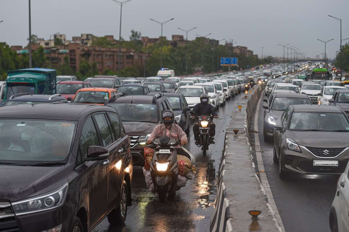 Heavy Rain Brings Down Temperature; But Leads To Traffic Snarls ...