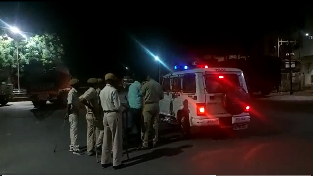 Gujarat: Cop among 4 injured after clashes between two communities in Borsad