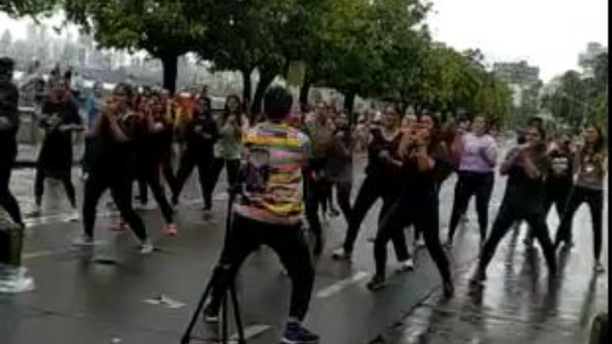 Viral video of Mumbai flash mob grooving to ‘In Da Getto' takes the internet by storm l WATCH