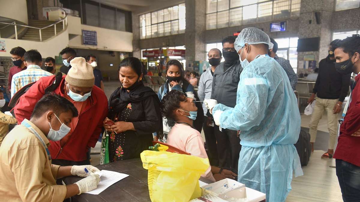 Maharashtra sees slight dip in Covid cases today; Mumbai remains a worry with 15.39% positivity rate