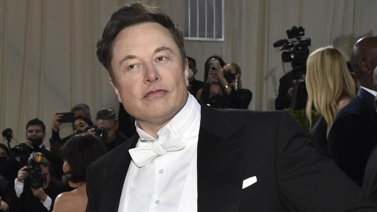 Elon Musk's trans daughter doesn't want to 'be related' to him & netizens have valuable suggestions