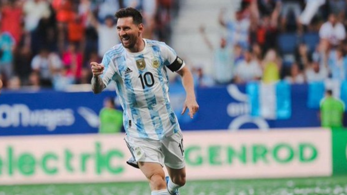 Lionel Messi reaches this career milestone, Fans' reaction prove that he is called legend for a reason