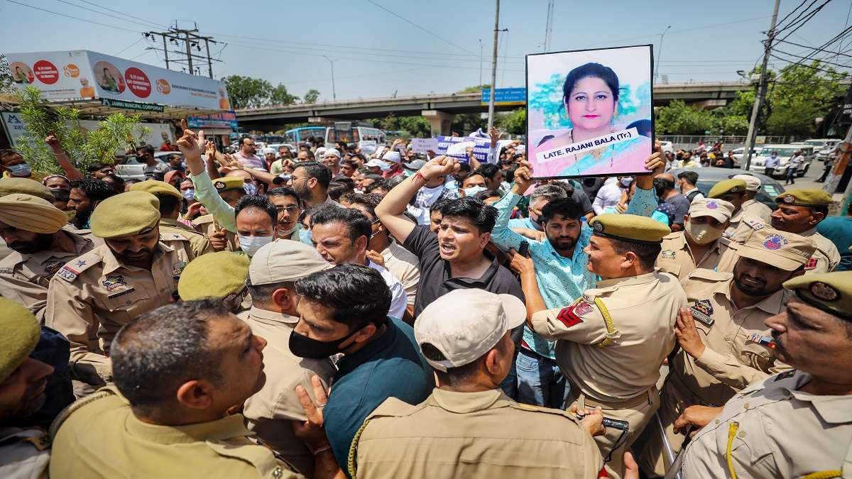 Kashmir target killings: Govt employees protest for 2nd day in Jammu, seek transfer to home districts