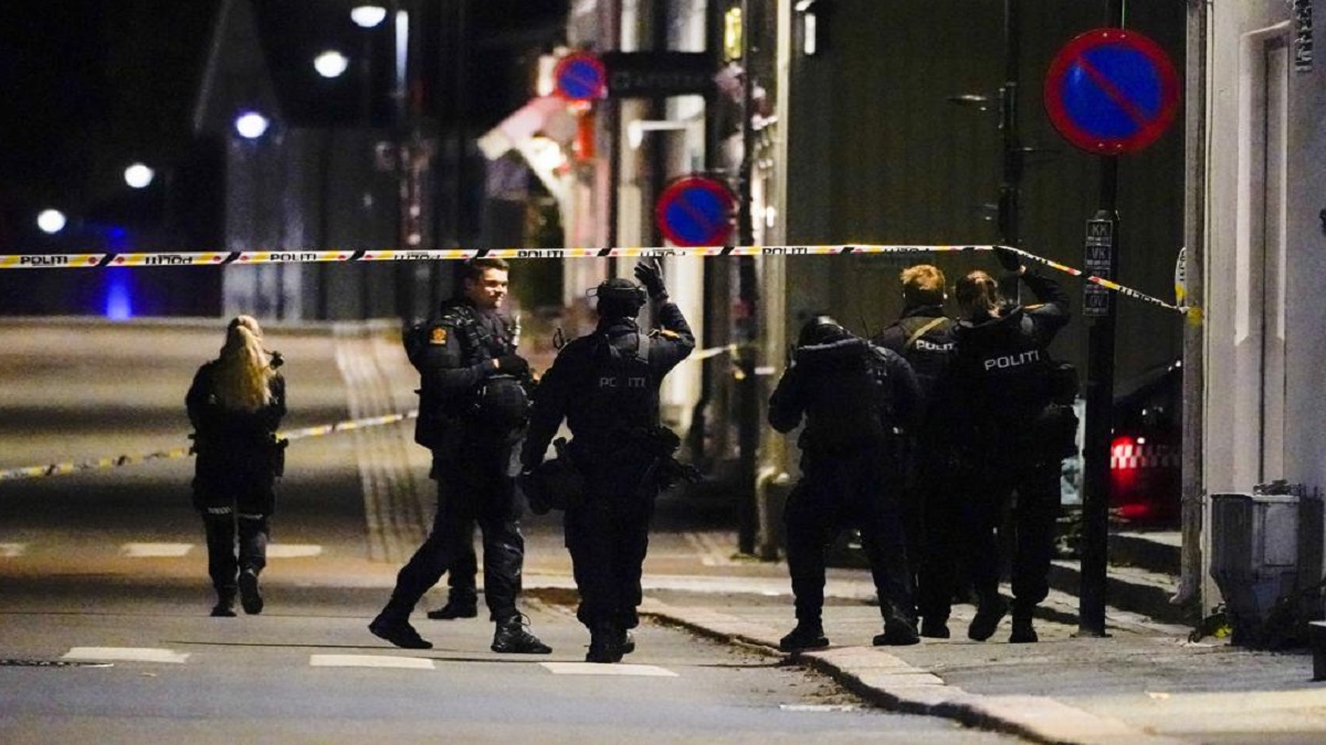 2 killed, several injured in shooting at gay bar in Norway's Oslo