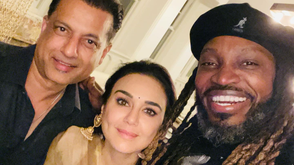 Preity Zinta Sex Hd - Preity Zinta, Chris Gayle bumped into each other & now it is unmissable  Bollywood-cricket crossover | PICS â€“ India TV