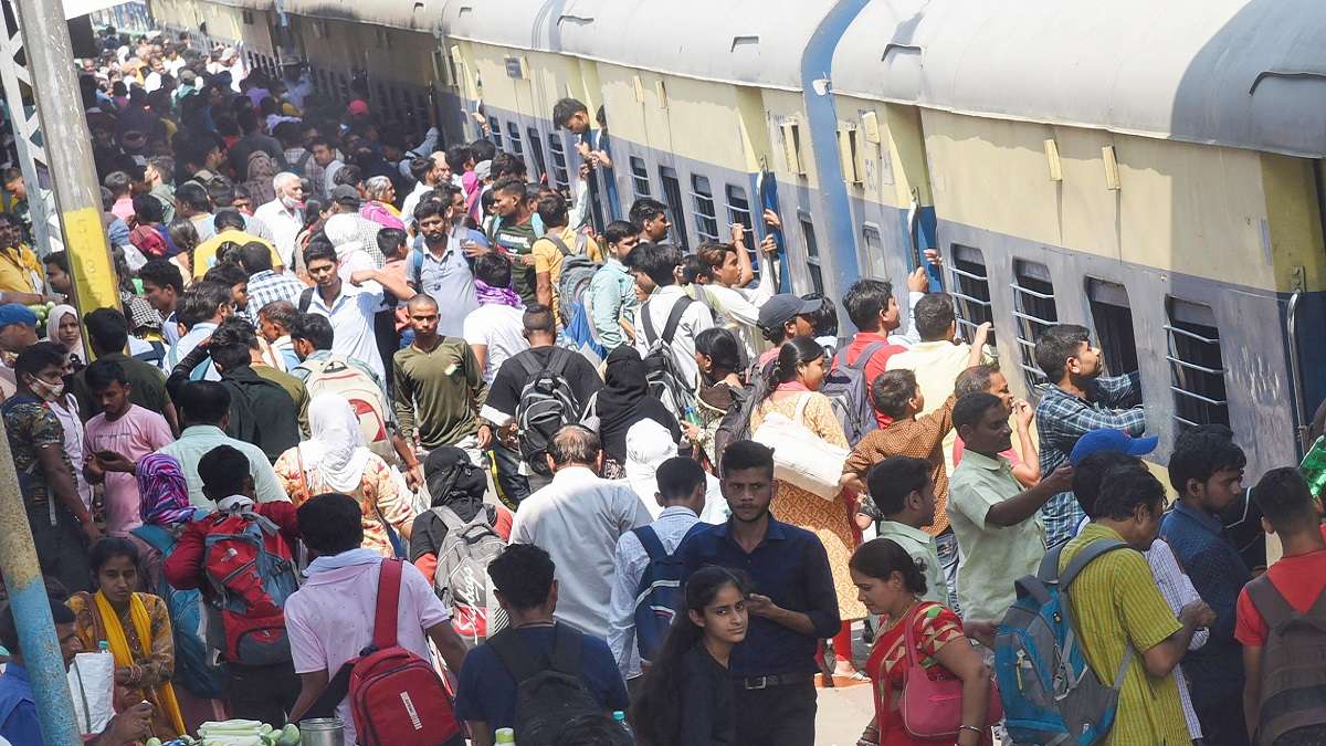 Indian Railway To Levy Hefty Fine On Passengers For Extra Luggage!