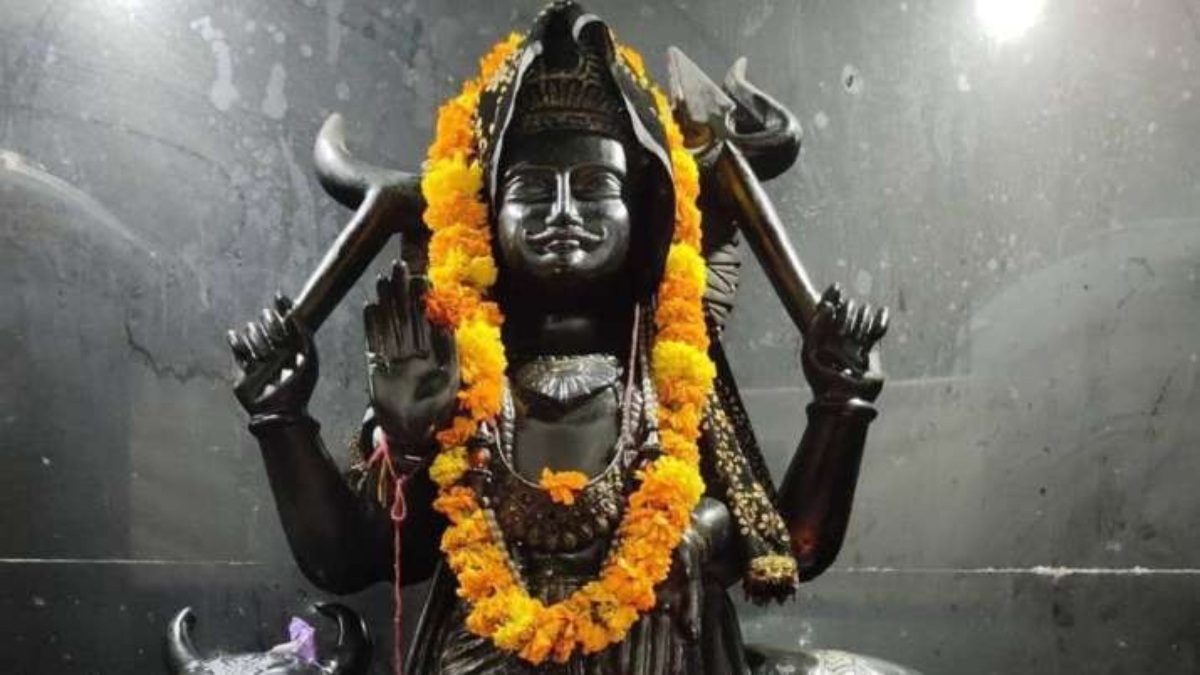 Worshipping Shani Dev tips to keep in mind to avoid financial loss ...