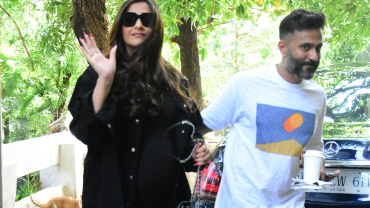 Sonam Kapoor flaunts baby bump in all-black look with Anand Ahuja in  Mumbai, see pics – India TV