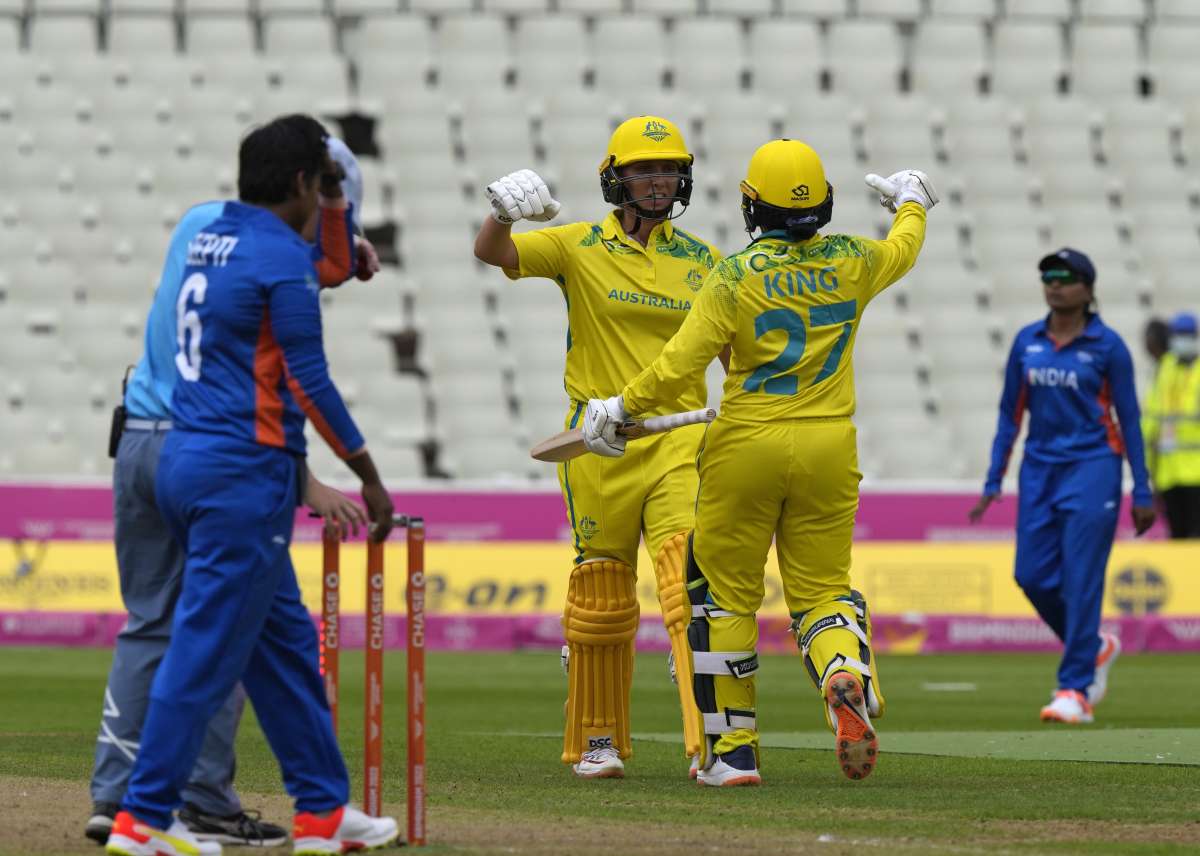 Gardner and King came together to take Australia over the line.