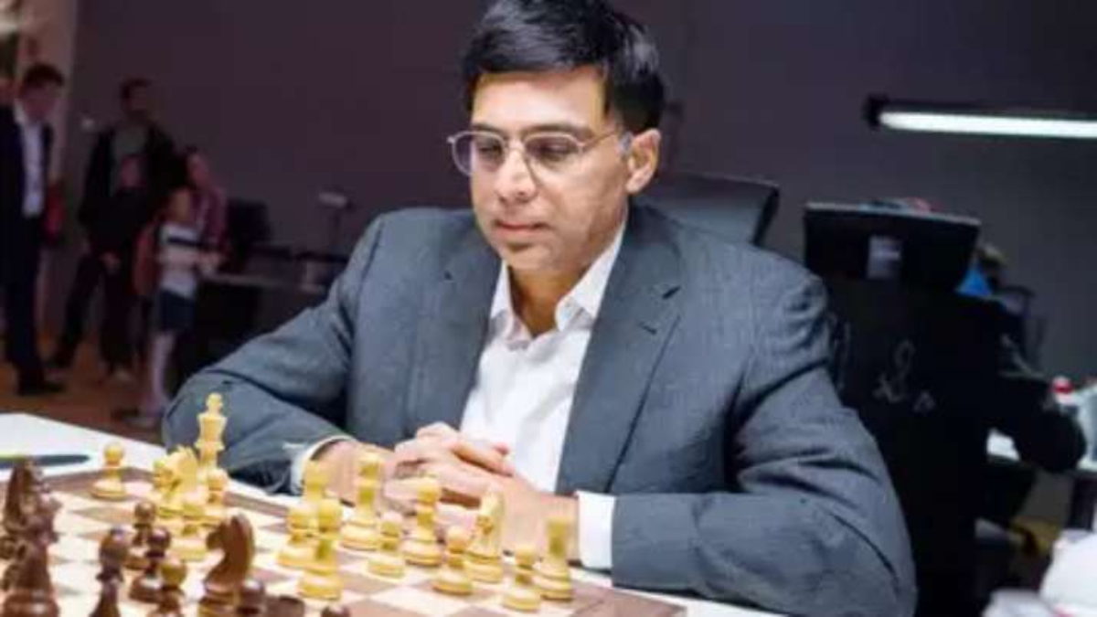 Yogi hands over Chess Olympiad torch to Viswanathan Anand