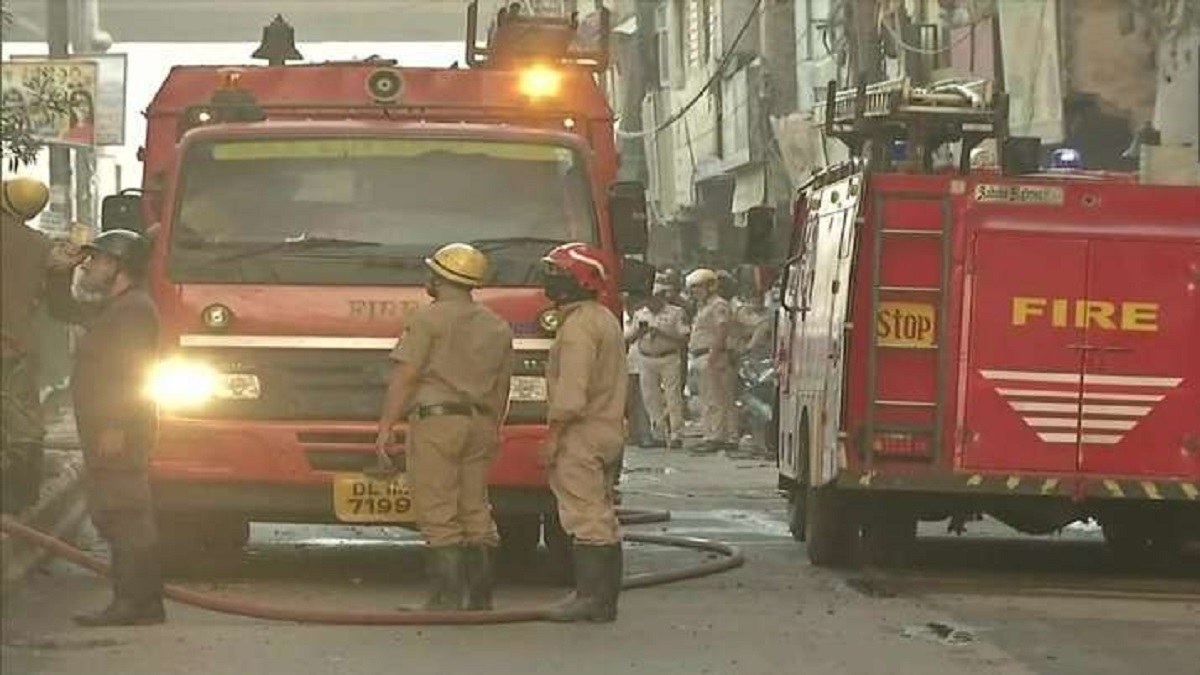 Delhi Fire Breaks Out At Restaurant In Connaught Place Brought Under Control Video India Tv 