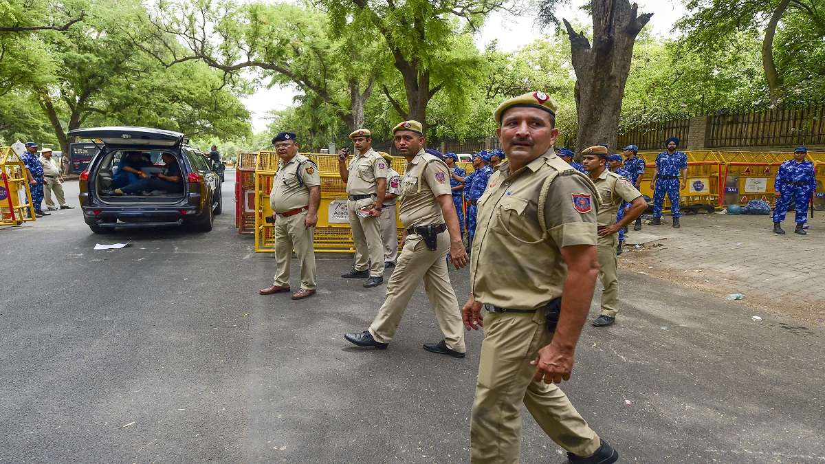 Delhi Police head constable shoots self with service revolver, dies