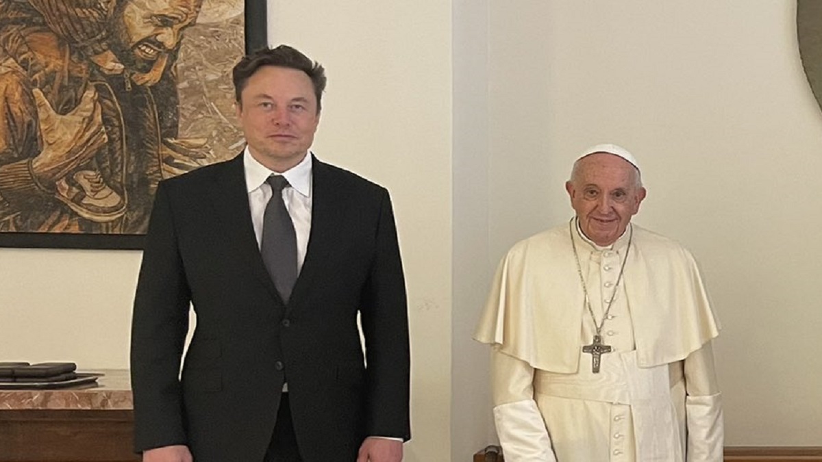 Elon Musk comes back on Twitter after longest break, posts picture with Pope