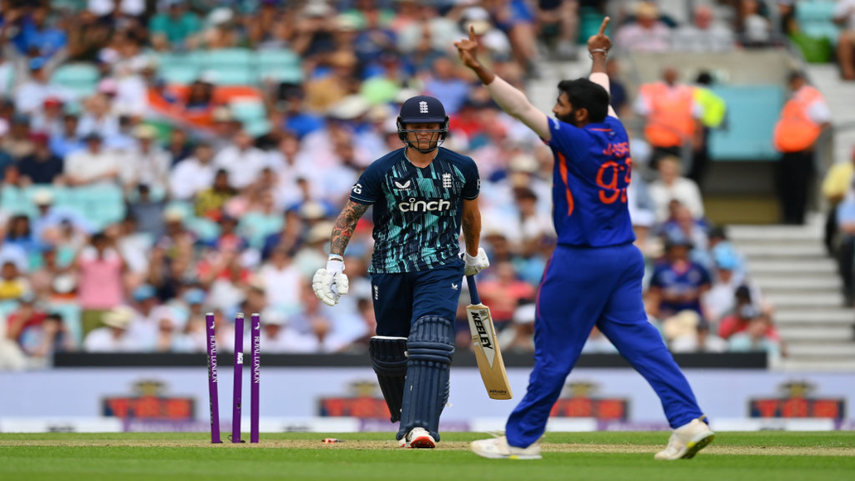 IND vs ENG, 1st ODI: Mid-innings report: Team India's bowling decimates English batting