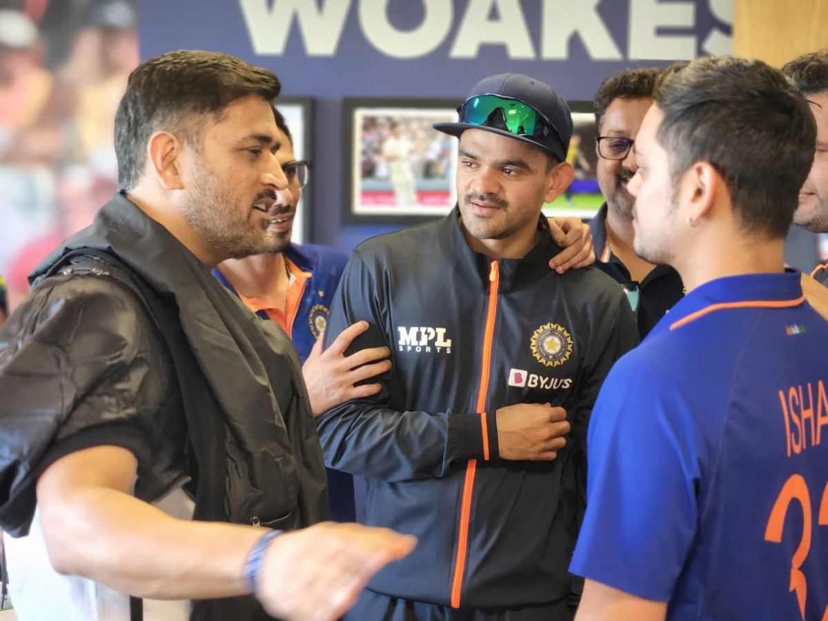 MS Dhoni visits Indian dressing room after 2nd T20I vs England as India beat England by 49 runs at edgbaston | Cricket News – India TV