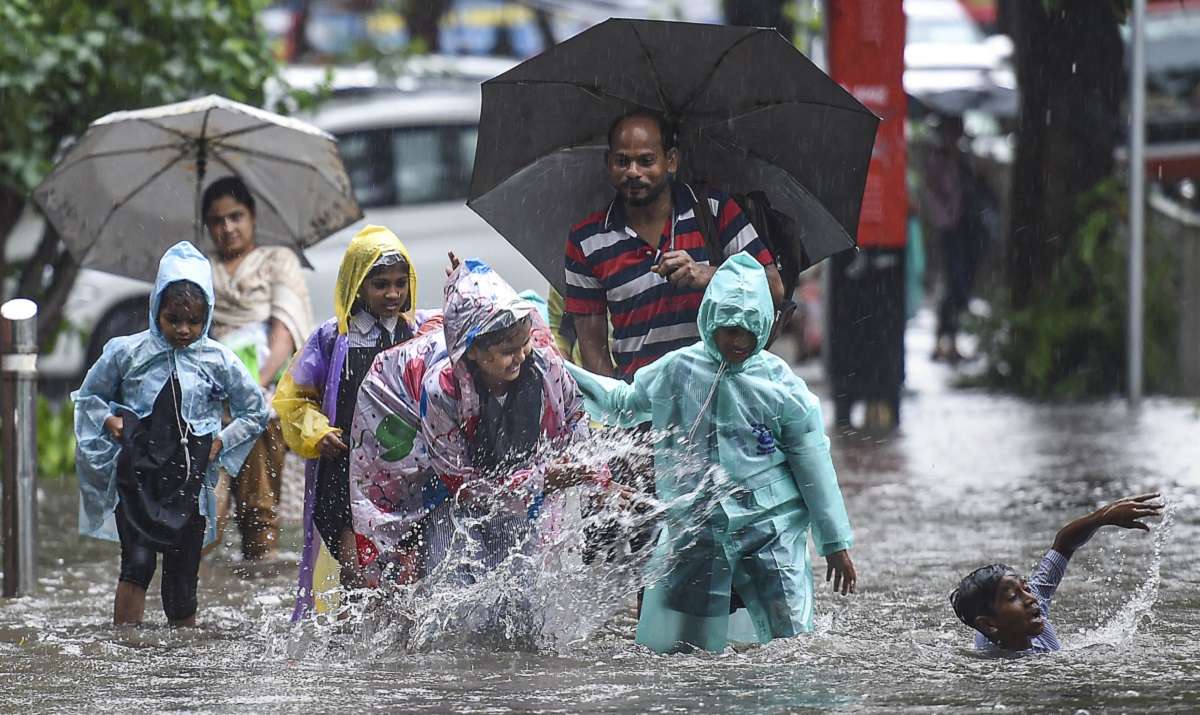 Rain warning! Heavy downpour continues in Maharashtra; orange alert issued  in Mumbai, Thane today | India News – India TV