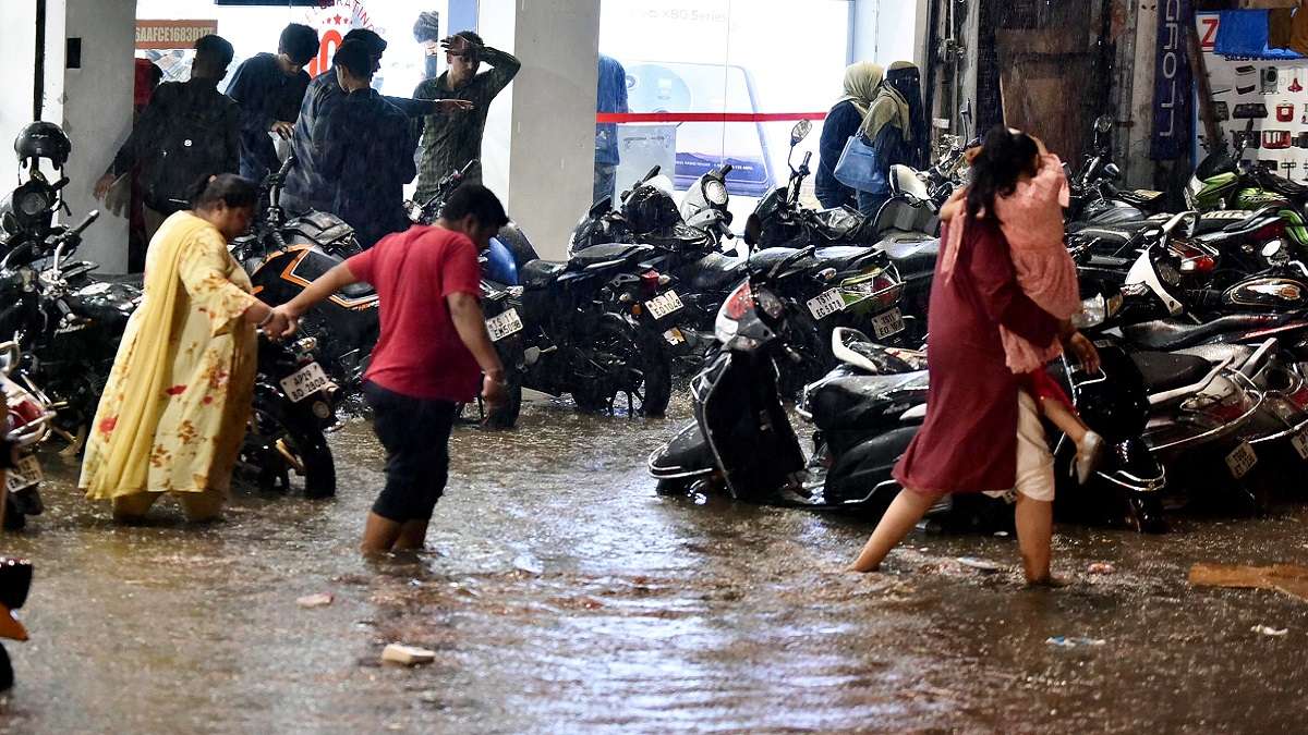 Telangana rains: Weather office issues red alert for 2 days, flooding likely in some areas | Details