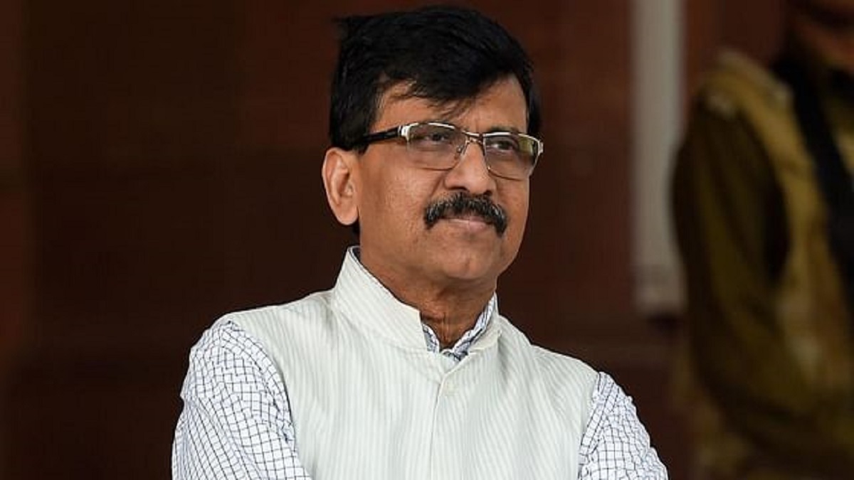 Sanjay Raut refers to Shinde faction as 'snakes' amid reports of more Shiv  Sena MPs joining CM | India News – India TV