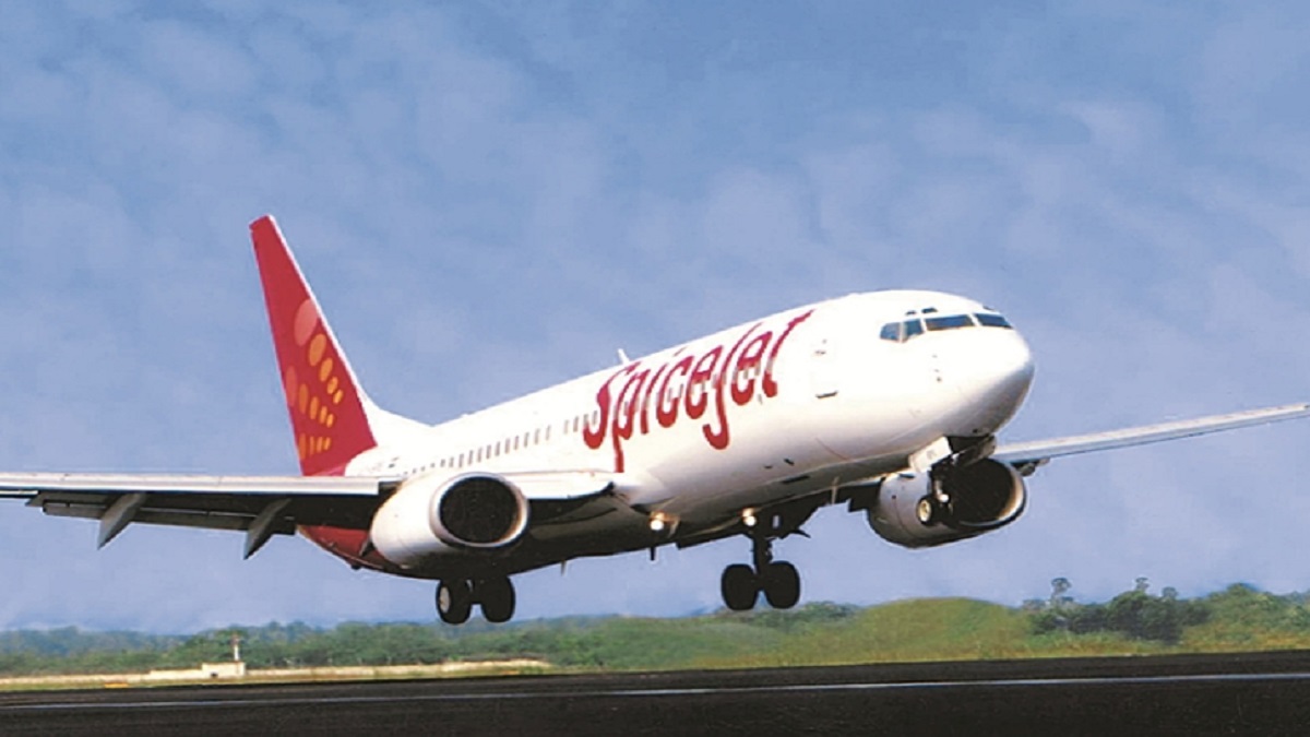 Mumbai-bound SpiceJet flight's windshield cracks, lands safely