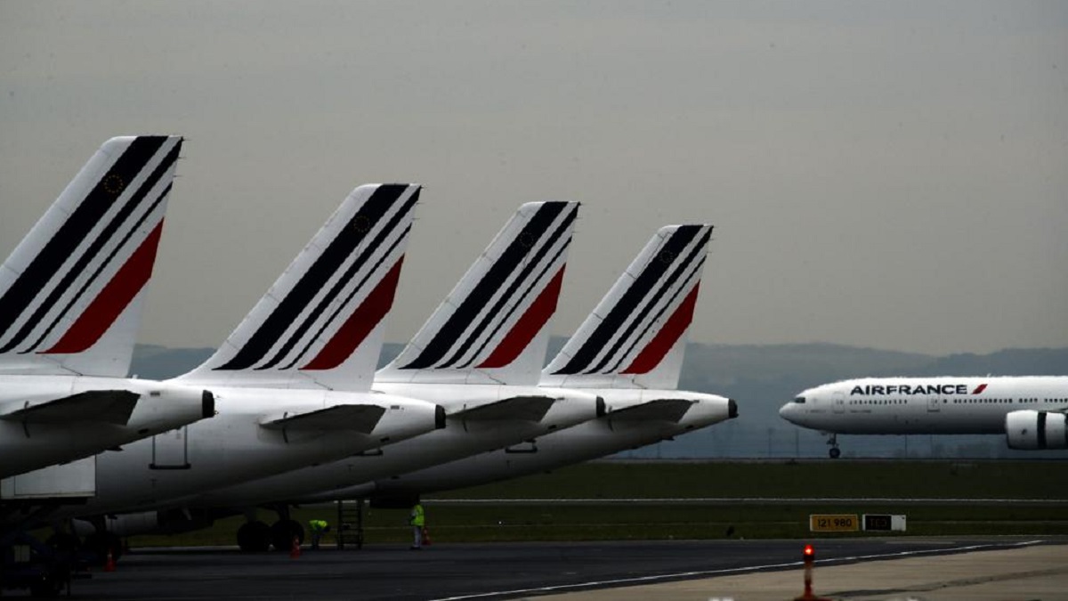 Air France suspends two pilots over fisticuffs in cockpit amid engine leakage