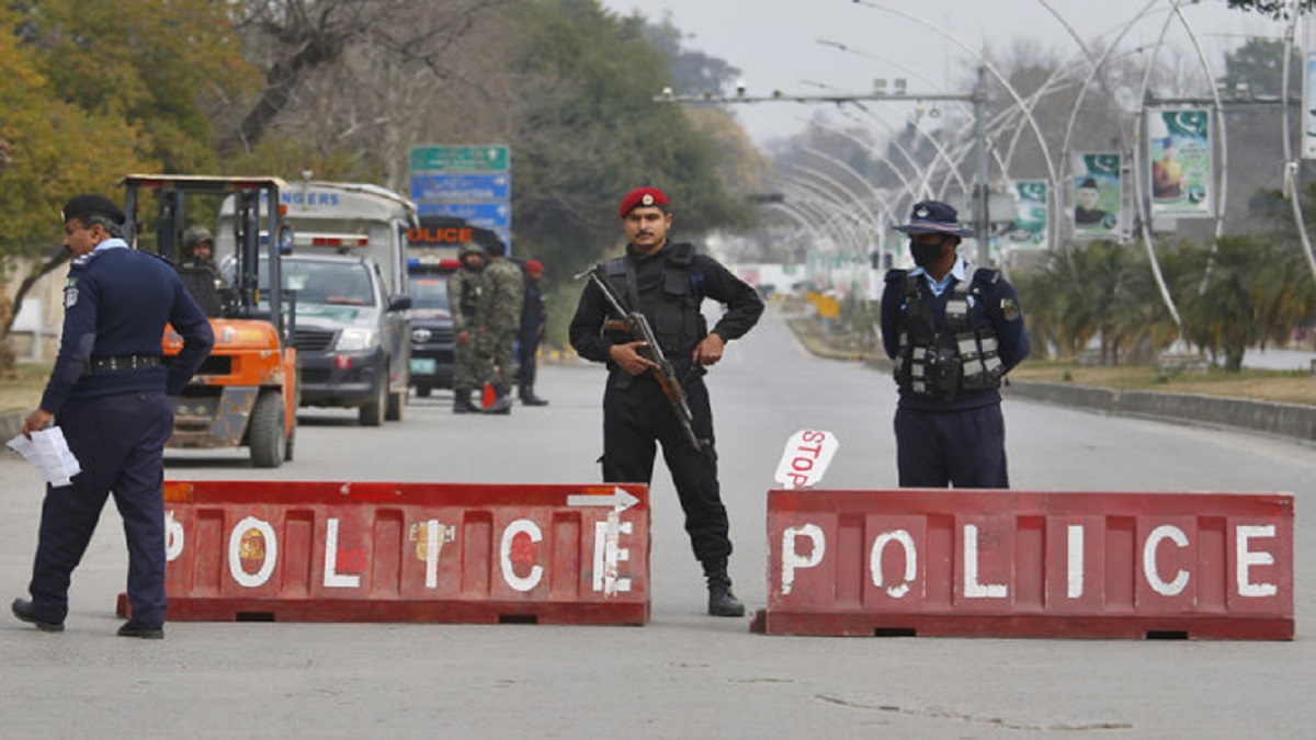 Pakistan: 20 burnt alive following deadly collision between bus, oil tanker in Punjab province