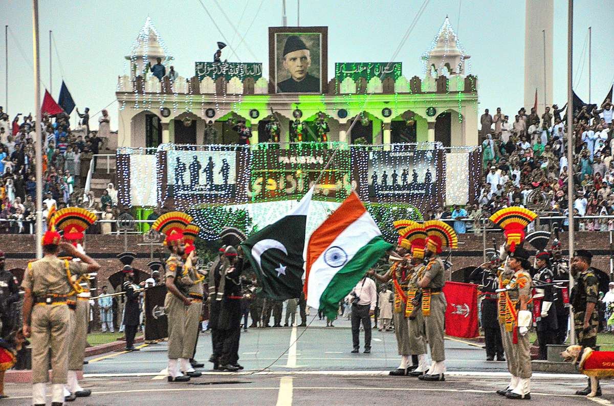 India mengundang Menteri Pertahanan Pakistan Khawaja Asif untuk pertemuan SCO: Laporan