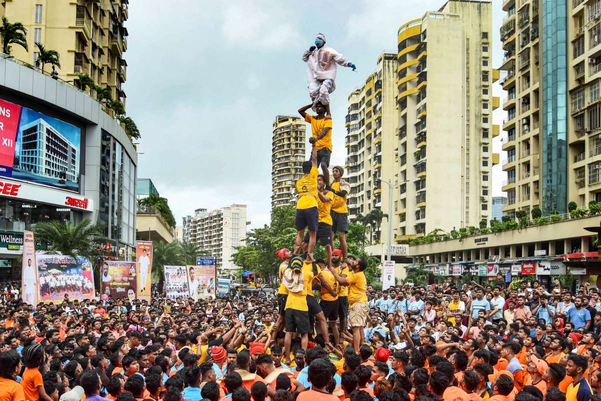 Maha: 153 Dahi Handi participants injured in Mumbai, 64 in Thane city