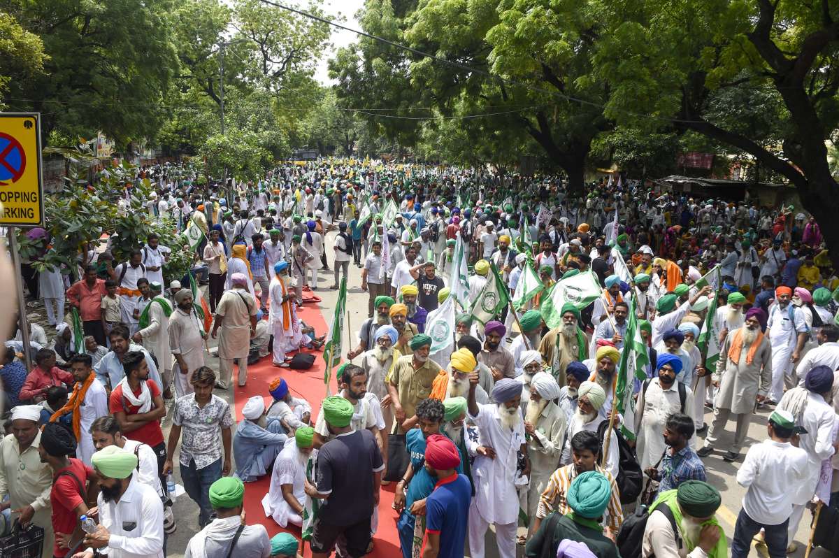 Heavy traffic jam at Delhi borders amid curbs due to 'mahapanchayat' called by farmers' body