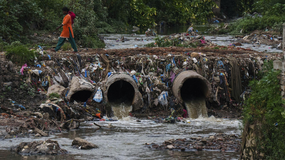 nepal-s-holy-bagmati-river-becomes-dumping-ground-black-sewage-trash