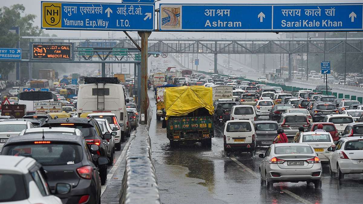 Delhi weather update: Light rain expected as city wakes up to humid morning