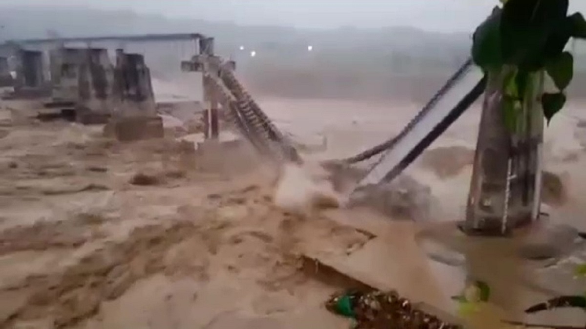 Himachal: Railway bridge collapses due to heavy rains in Kangra | Watch horrifying VIDEO