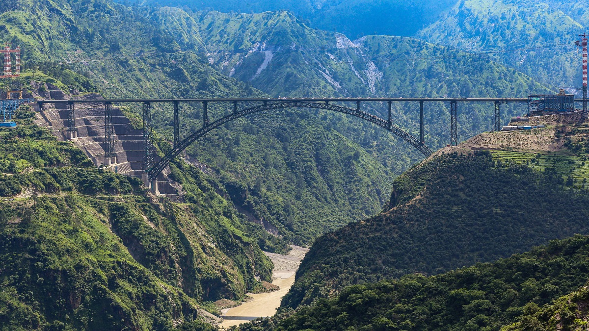 World's highest rail bridge golden joint completed, workers celebrate with Azadi ka Amrit Mahotsav | Photos