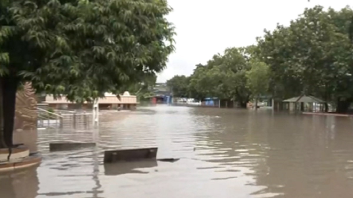 Gujarat: Heavy rains leads to flood situation in Mithi Khadi, Surat; orange alerts issued in many districts