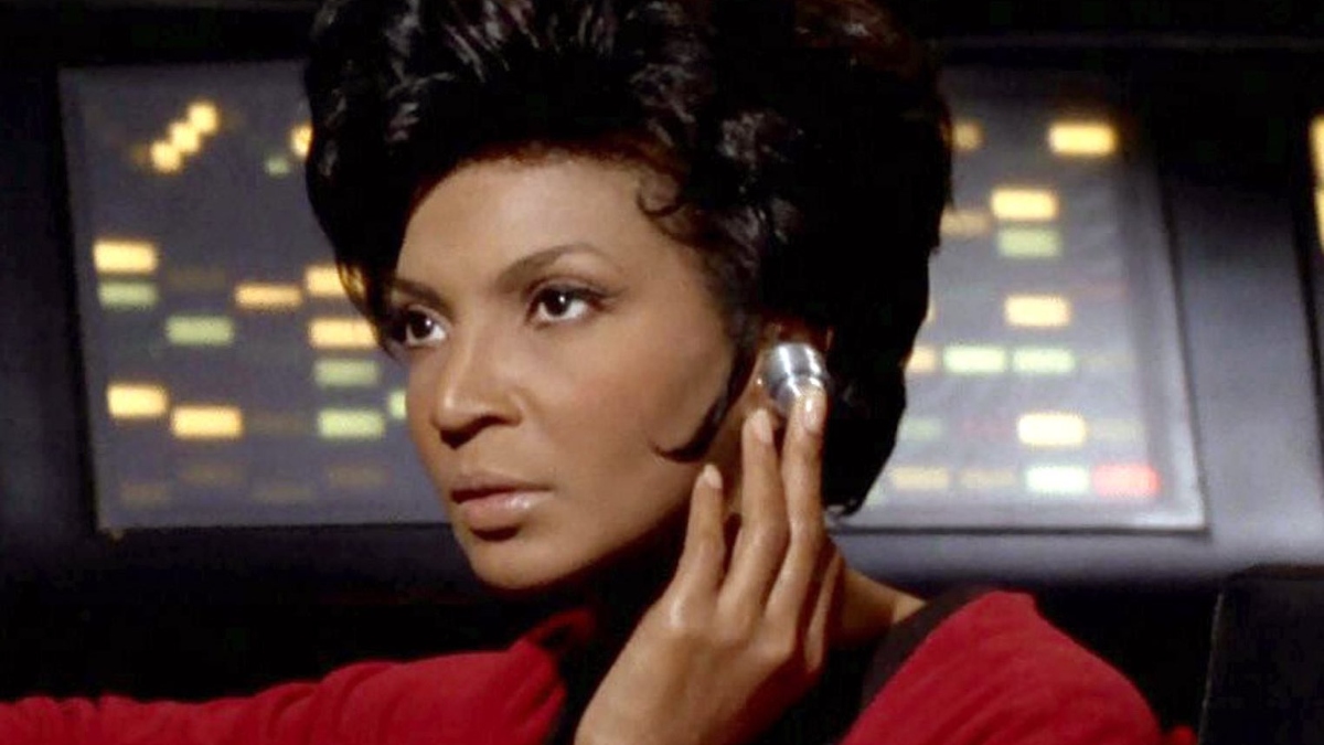 Star Trek actress Nichelle Nichols dies at 89: William Shatner, Lynda Carter & others pay tribute