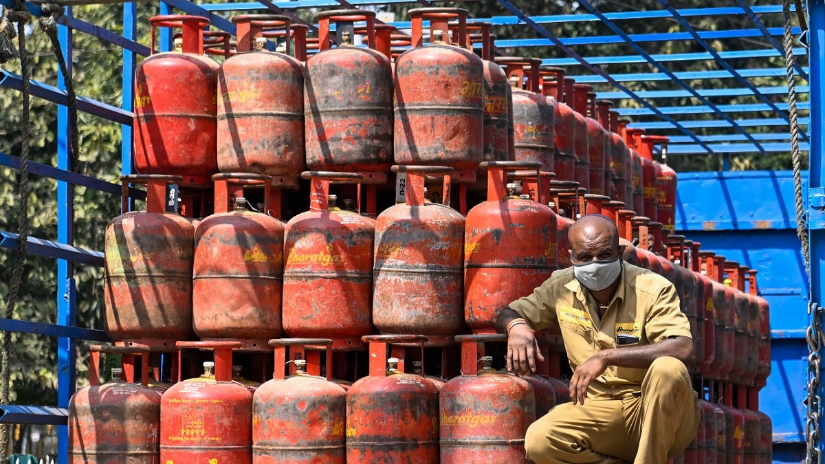 Price of commercial LPG cut down by Rs 36, check revised rates in your city