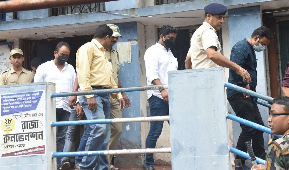 Calcutta High Court grants interim bail to three arrested Jharkhand MLAs