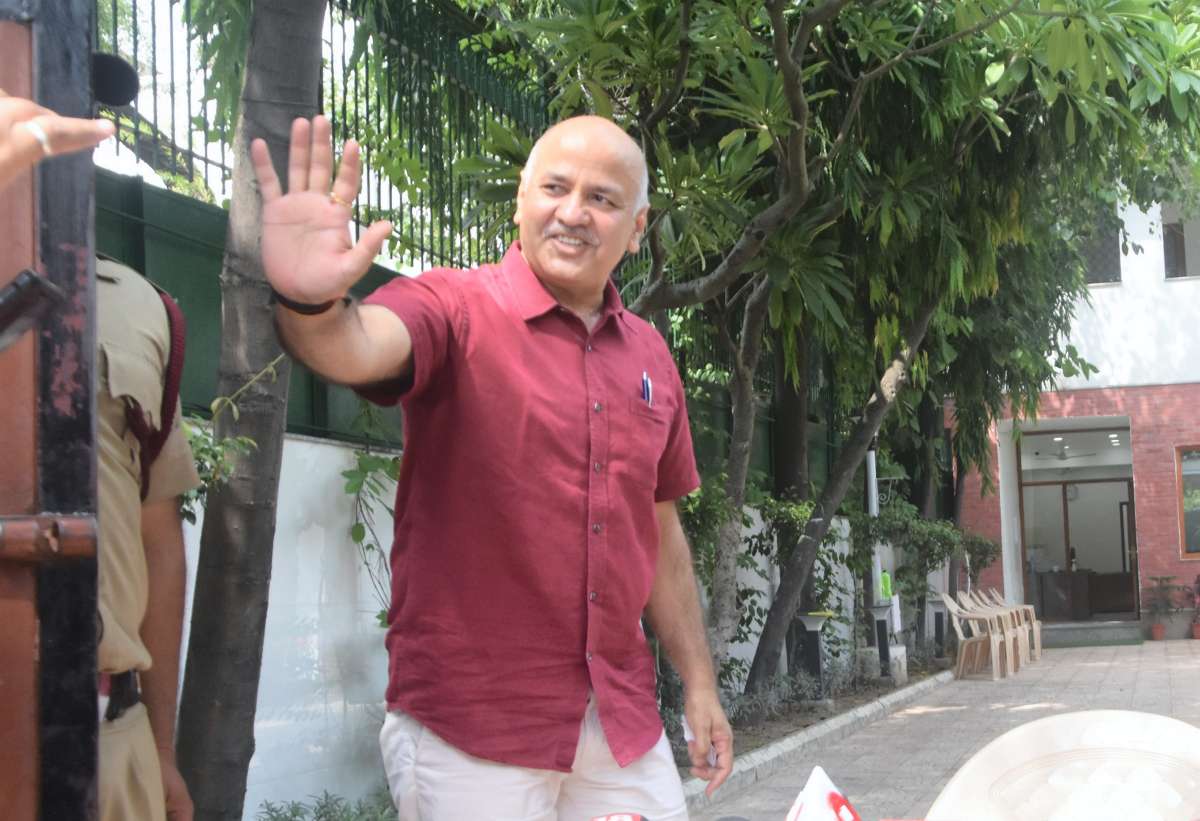 BJP offered me CM's post if I break AAP, says Delhi Deputy CM Manish Sisodia