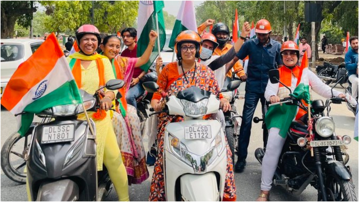 Smriti Irani participates in Tiranga Bike Rally at Red Fort, rides scooty with Tricolour | WATCH