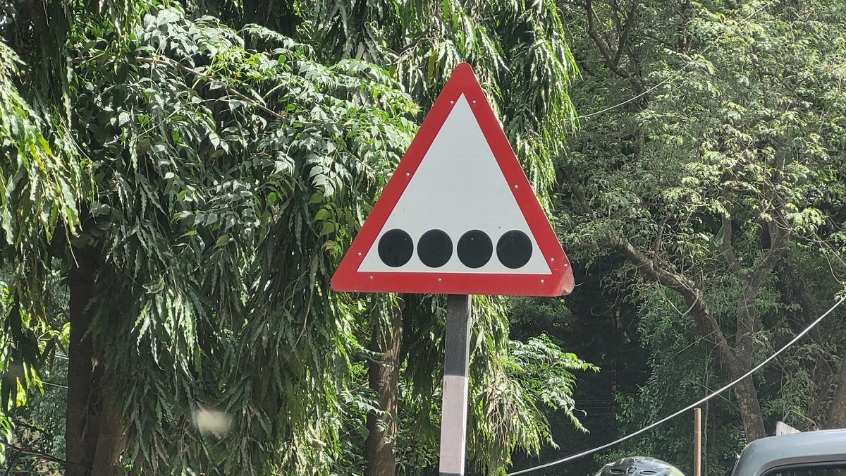 New traffic sign spotted by twitter, Bengaluru traffic police ...