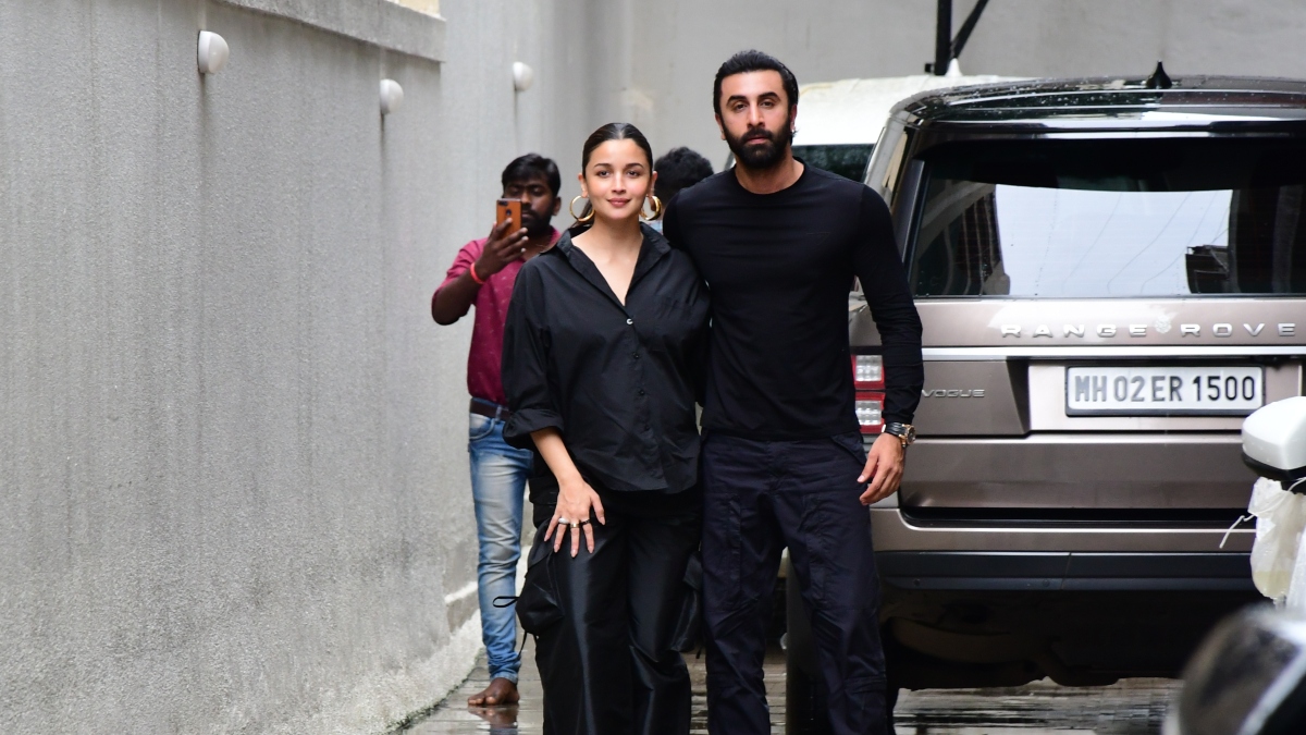 Alia Bhatt and Ranbir Kapoor spotted at Dharma office twinning in