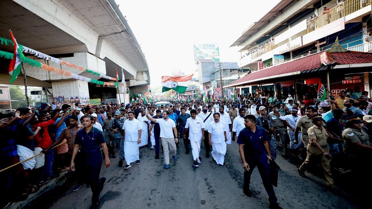 Kerala: Congress party resumes 'Bharat Jodo Yatra' on its 16th day in Thrissur district. 