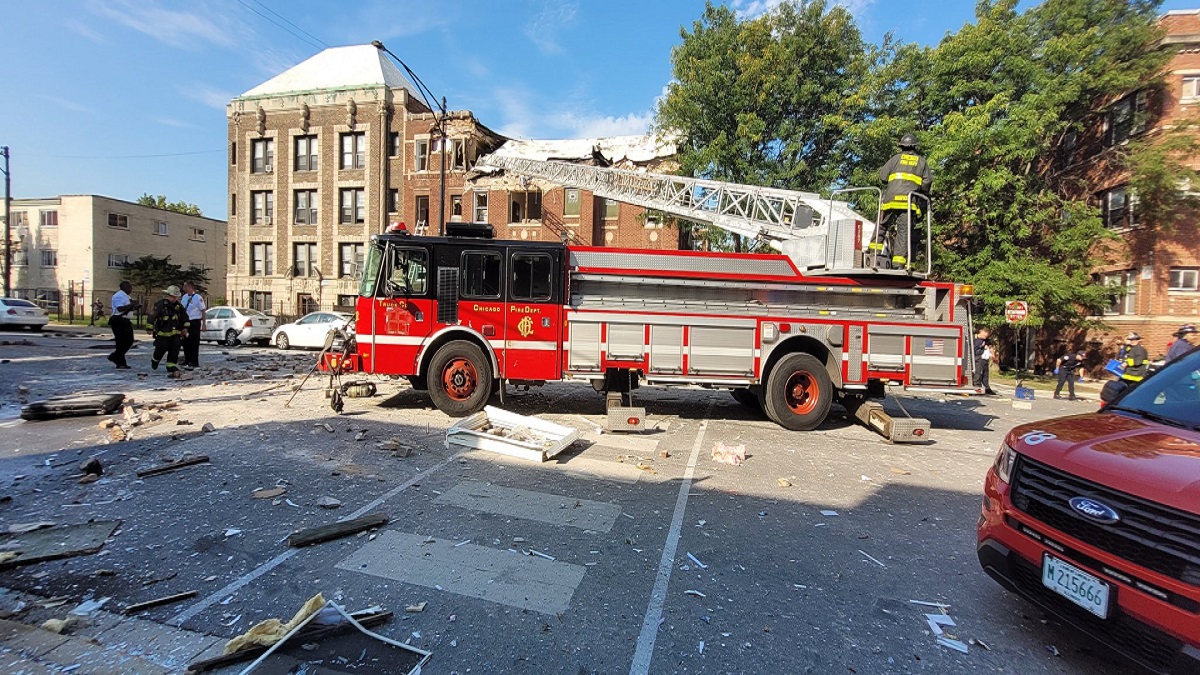 Explosion rips through Chicago residential building, 8 injured