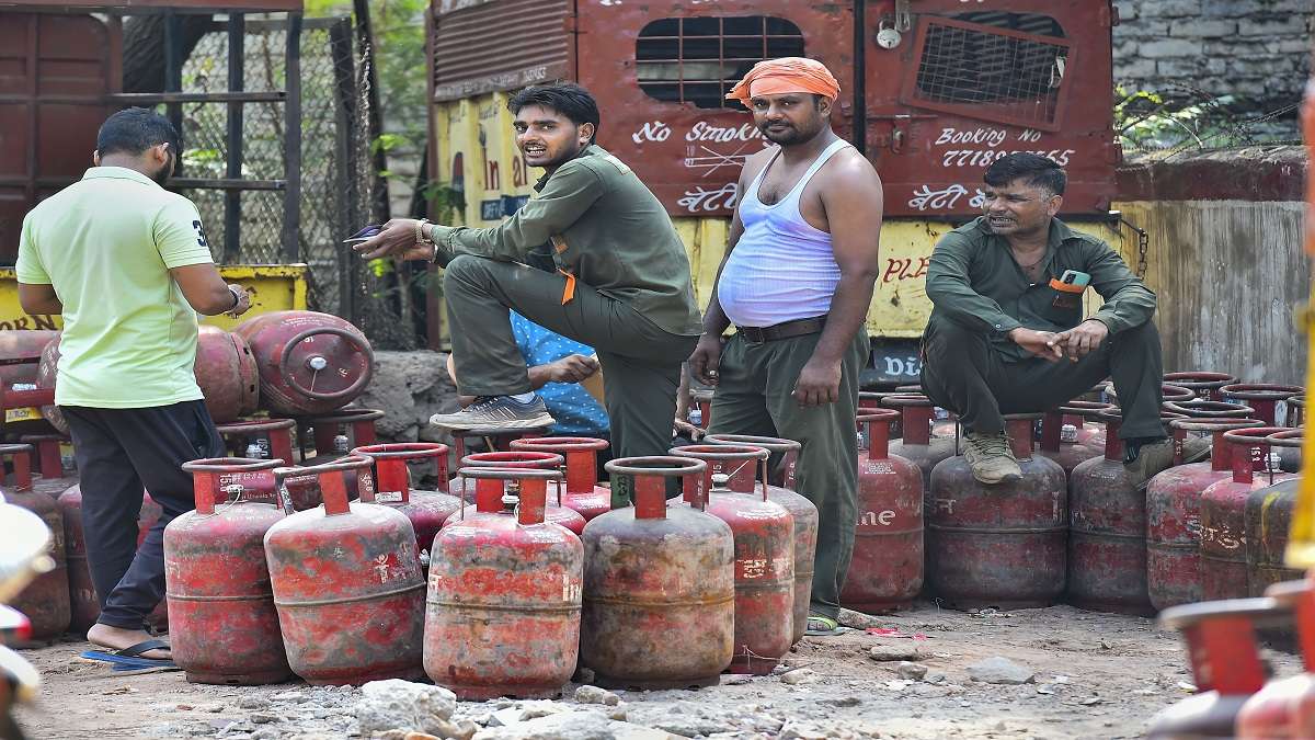 Commercial LPG price cut by Rs 91.5 | CHECK revised rates in your city