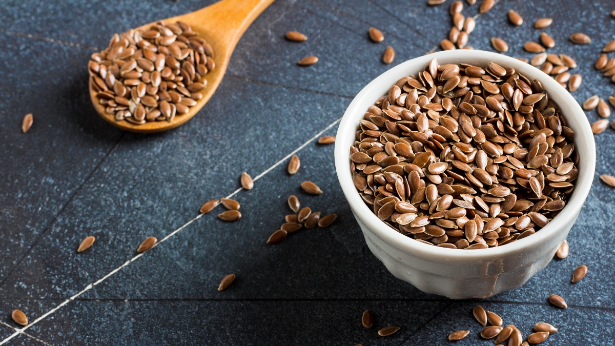 Let flaxseed oil fight hair fall and dandruff; know the benefits | Beauty  News – India TV