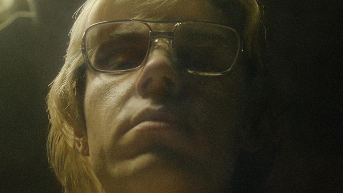 Monster Review: Evan Peters Is Jeffrey Dahmer in New Netflix Series